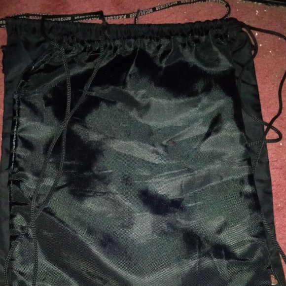 Large black Rocawear drawstring knapsack - Picture 2 of 3